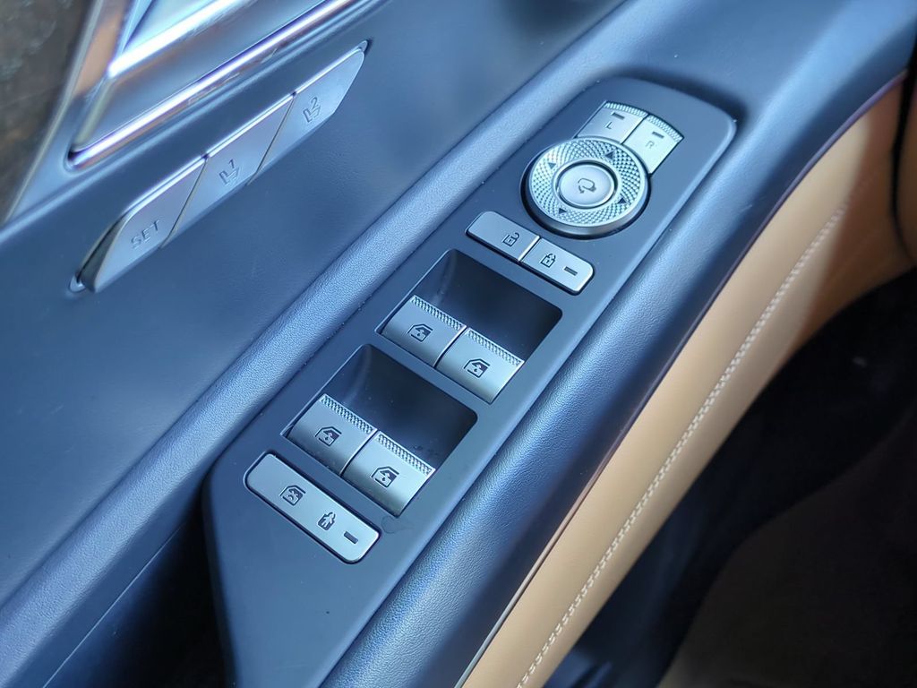 Thumbnail: 2022 Genesis GV80 - 32