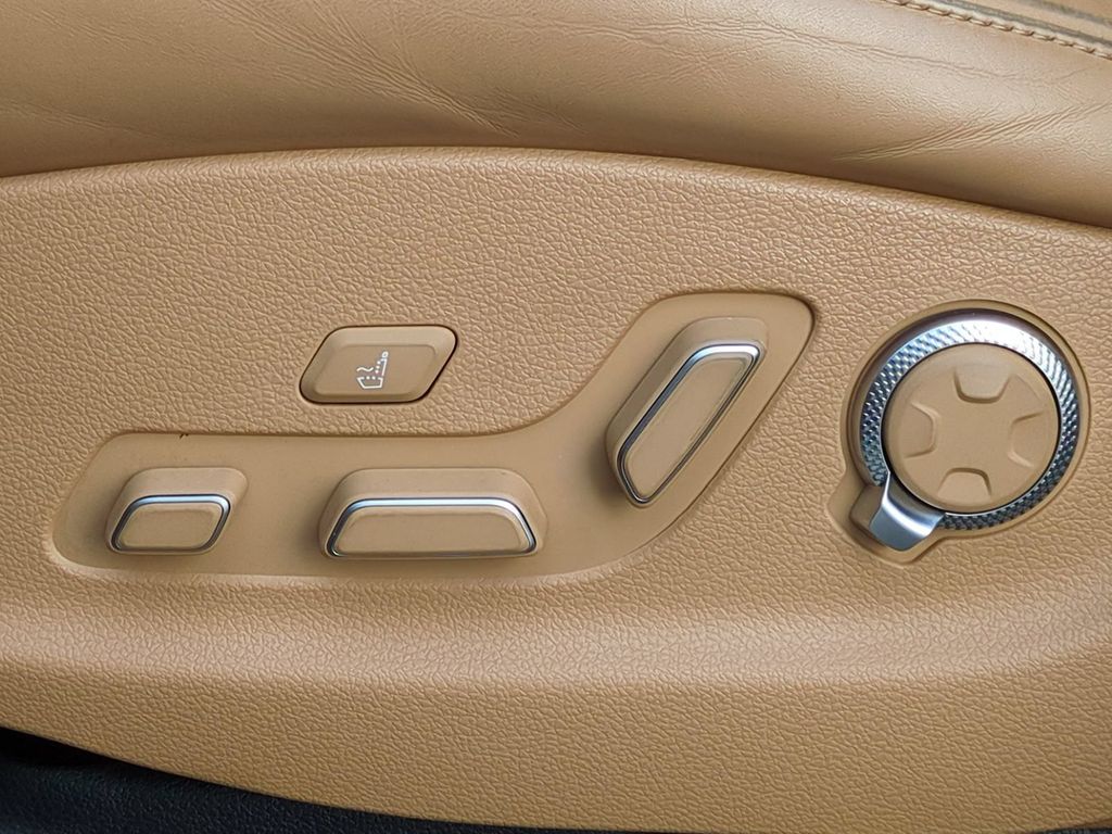 Thumbnail: 2022 Genesis GV80 - 26