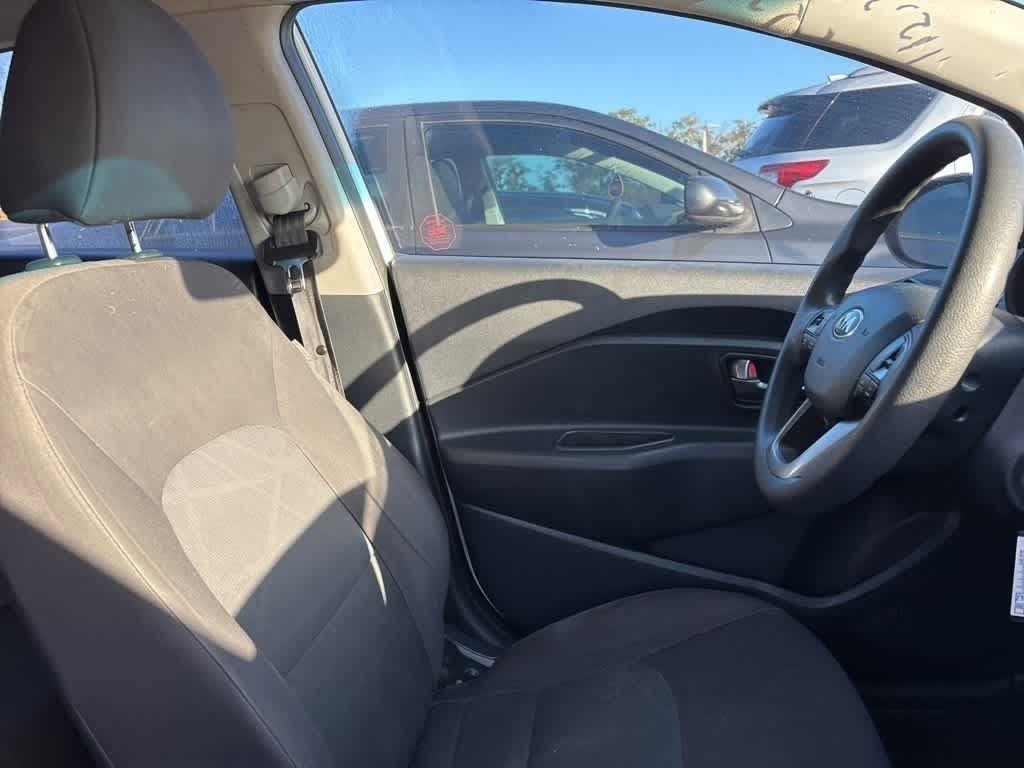 Thumbnail: 2016 Kia Rio - 6