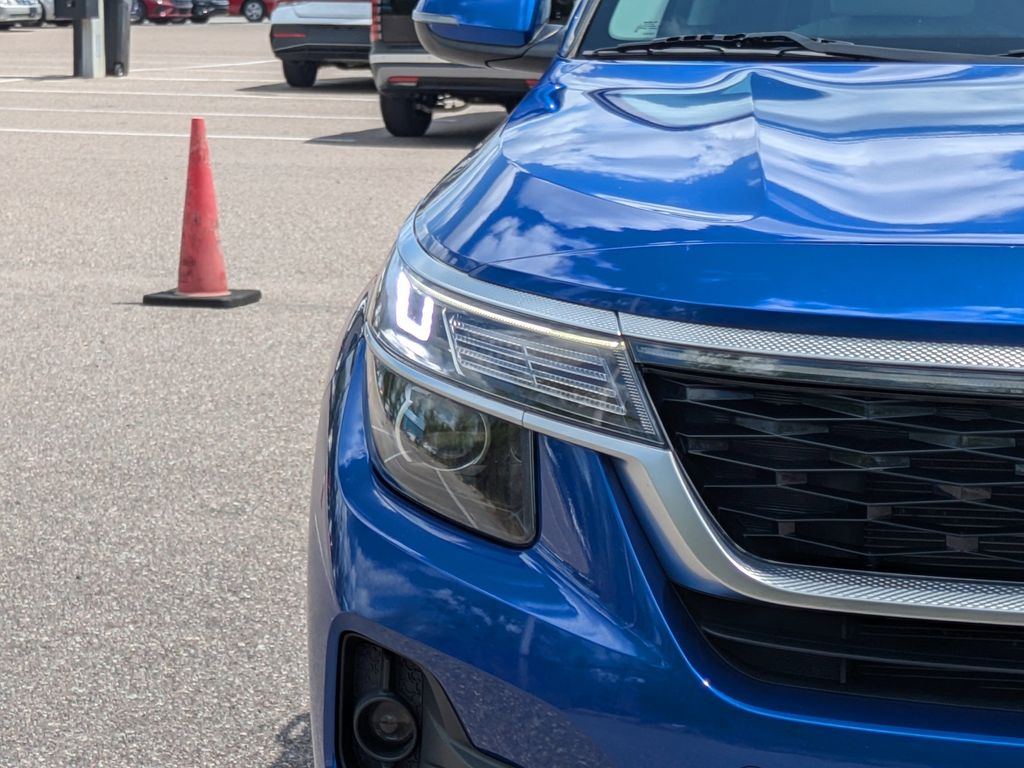 Thumbnail: 2023 Kia Seltos - 7