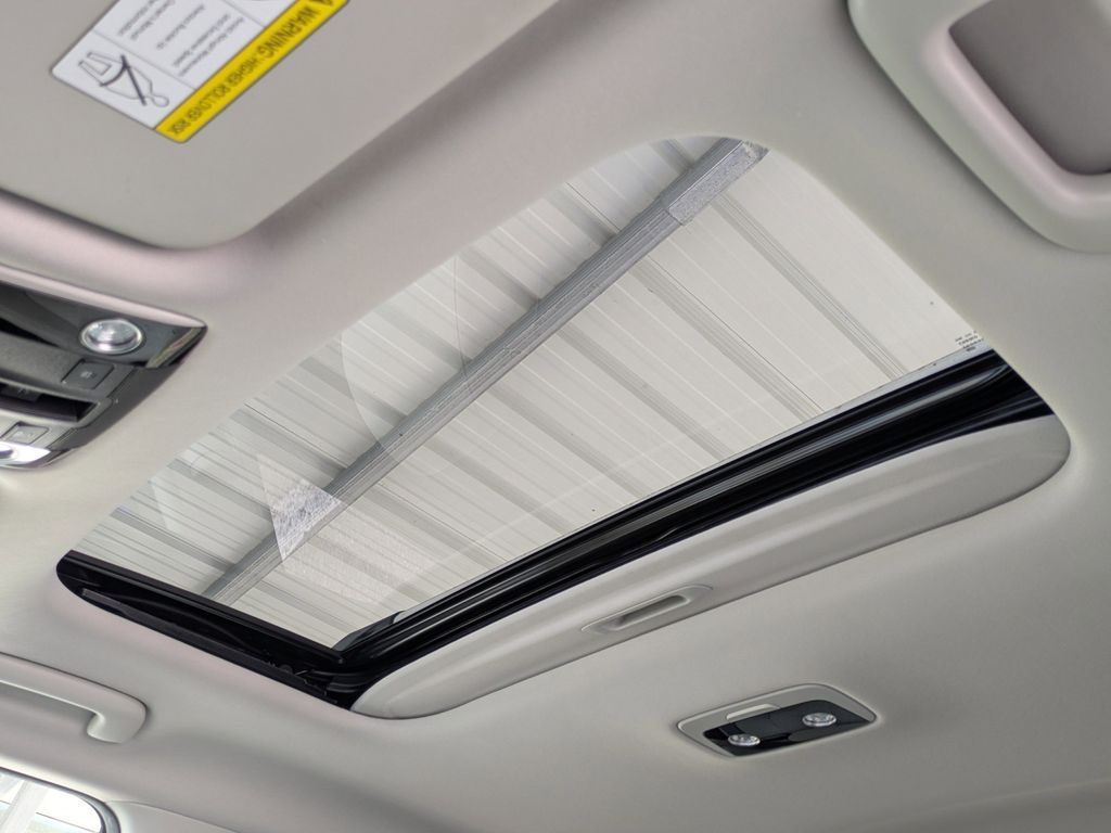 Thumbnail: 2023 Kia Seltos - 28