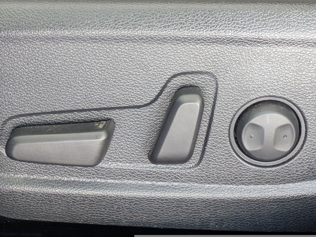 Thumbnail: 2023 Kia Seltos - 27