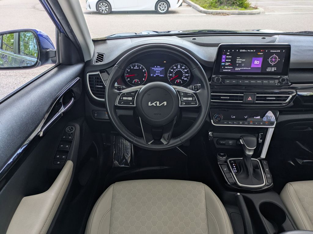 Thumbnail: 2023 Kia Seltos - 10