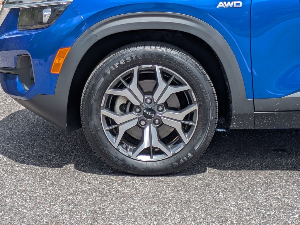 Thumbnail: 2023 Kia Seltos - 8