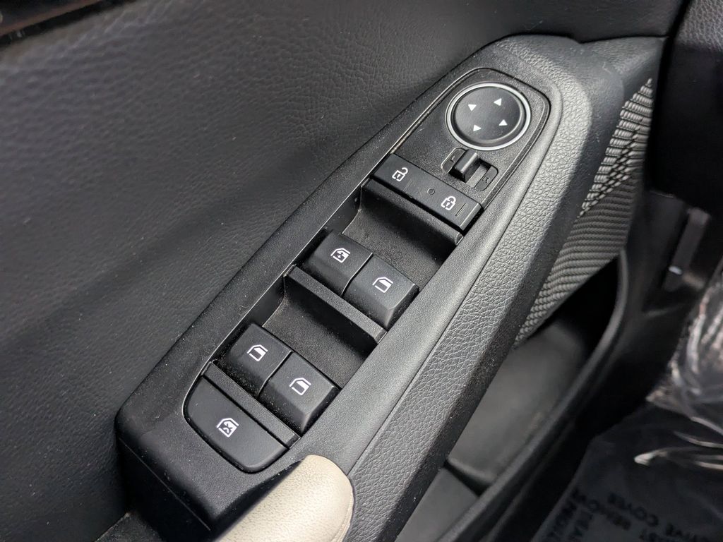 Thumbnail: 2023 Kia Seltos - 38