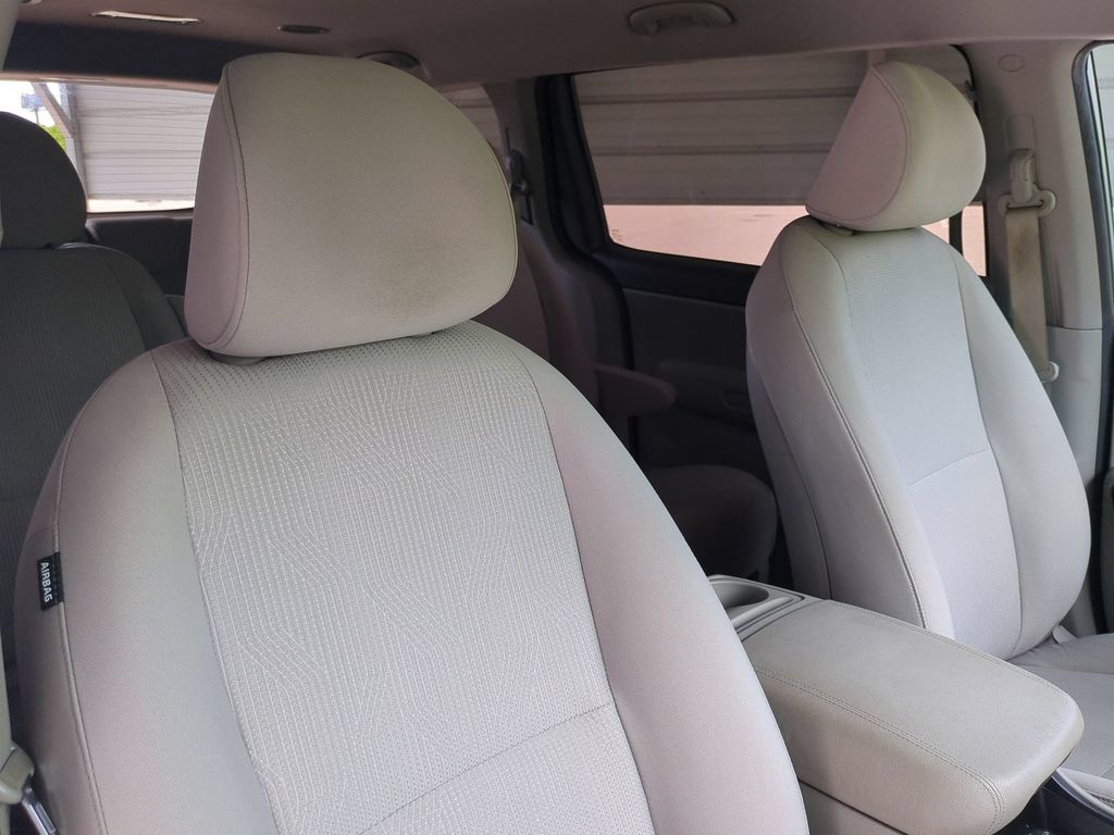 Thumbnail: 2020 Kia Sedona - 10