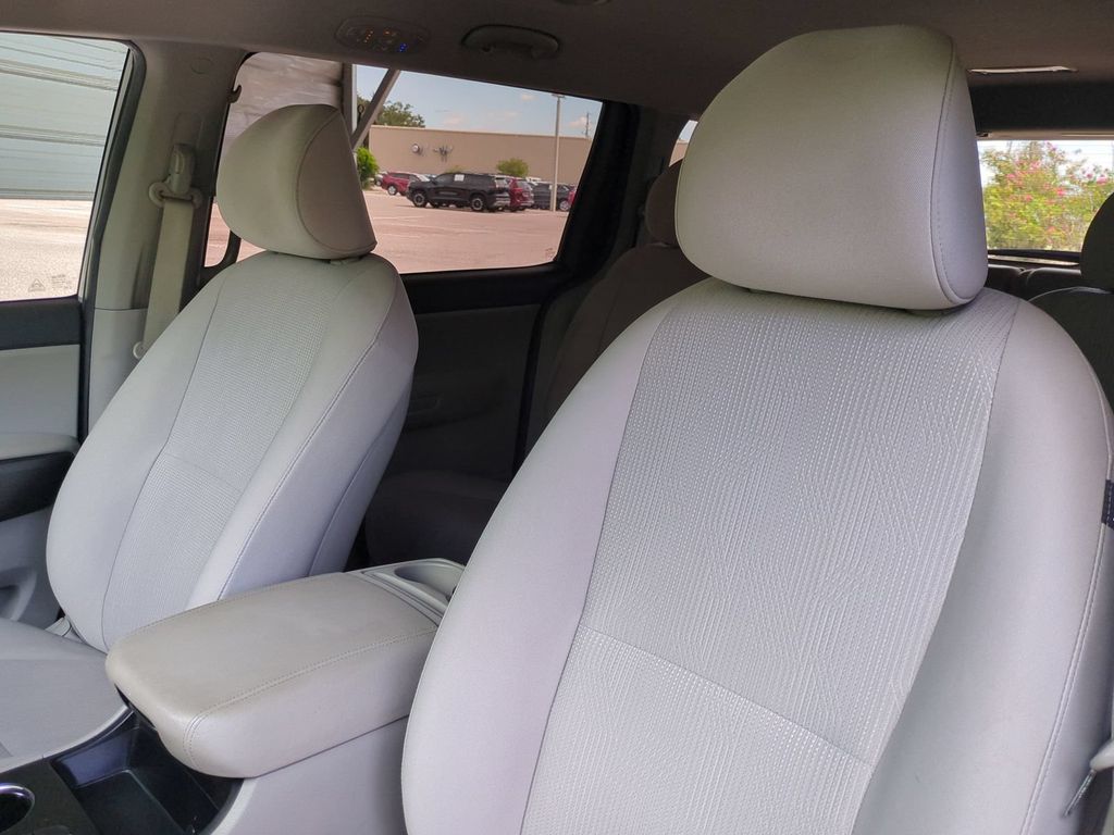 Thumbnail: 2020 Kia Sedona - 11