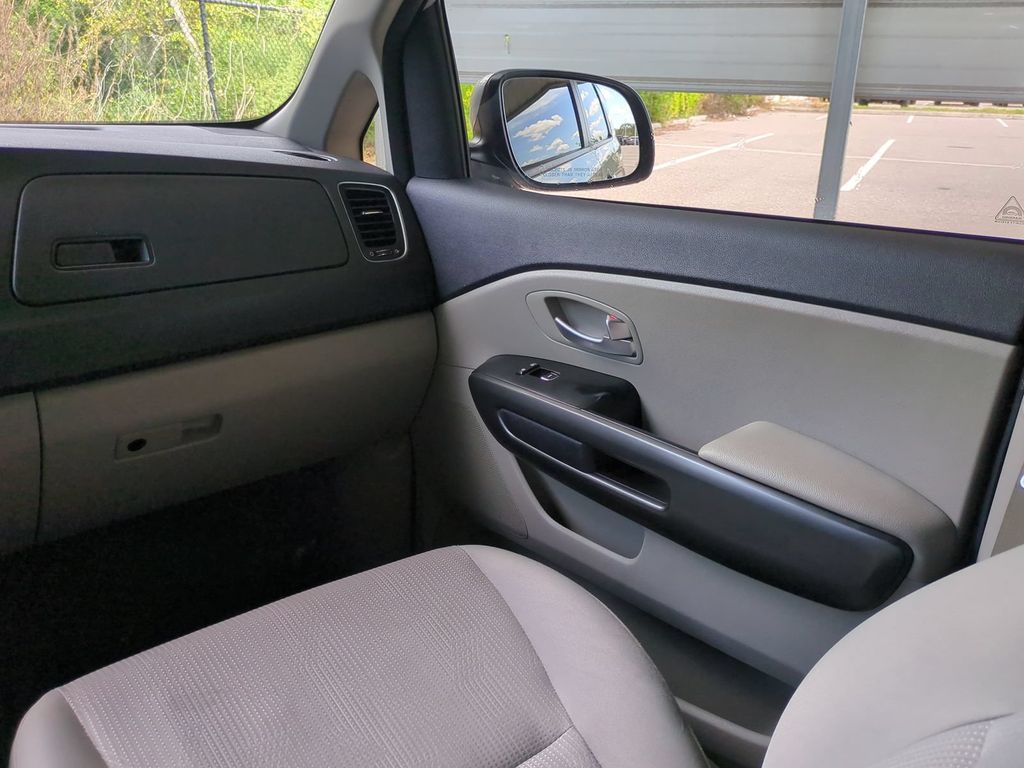 Thumbnail: 2020 Kia Sedona - 22