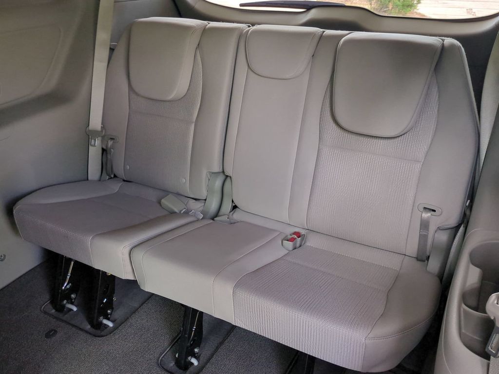 Thumbnail: 2020 Kia Sedona - 12