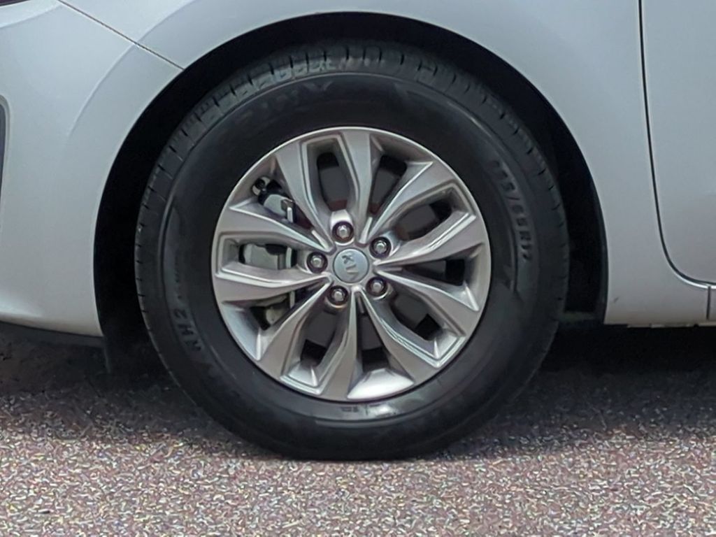 Thumbnail: 2021 Kia Sedona - 8