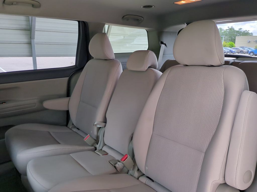 Thumbnail: 2021 Kia Sedona - 22