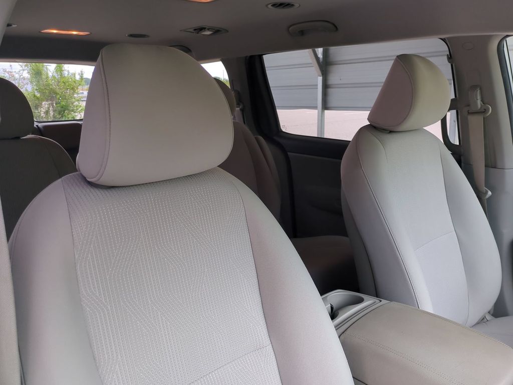 Thumbnail: 2021 Kia Sedona - 11