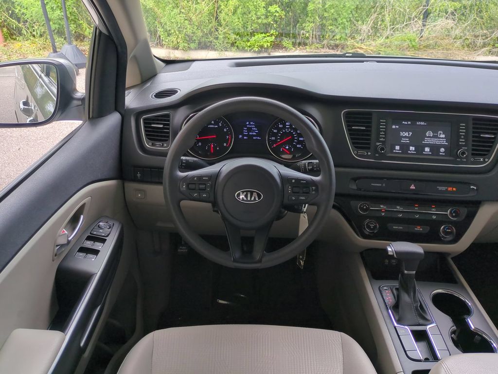 Thumbnail: 2021 Kia Sedona - 10