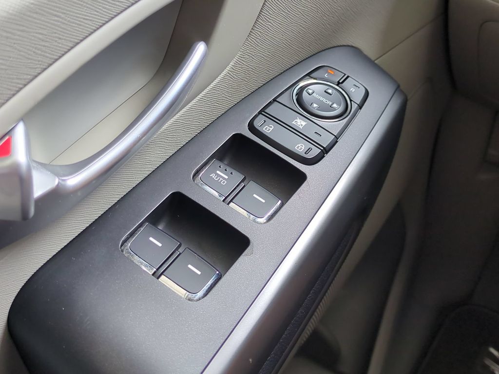 Thumbnail: 2021 Kia Sedona - 28