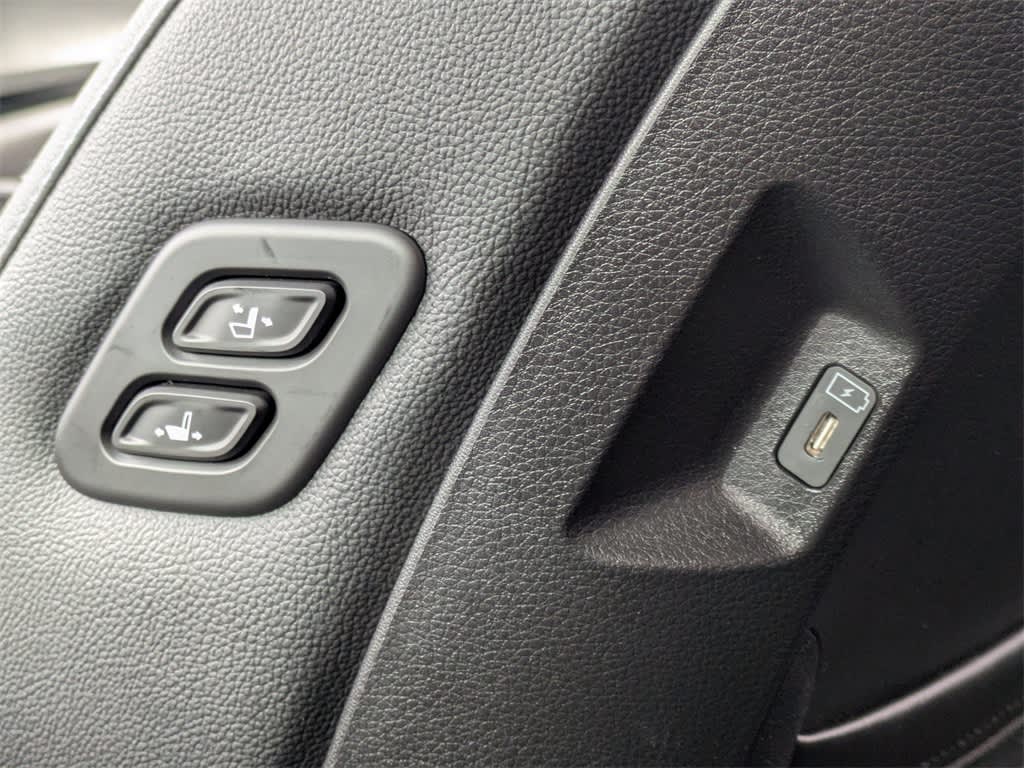 Thumbnail: 2025 Kia Carnival - 28