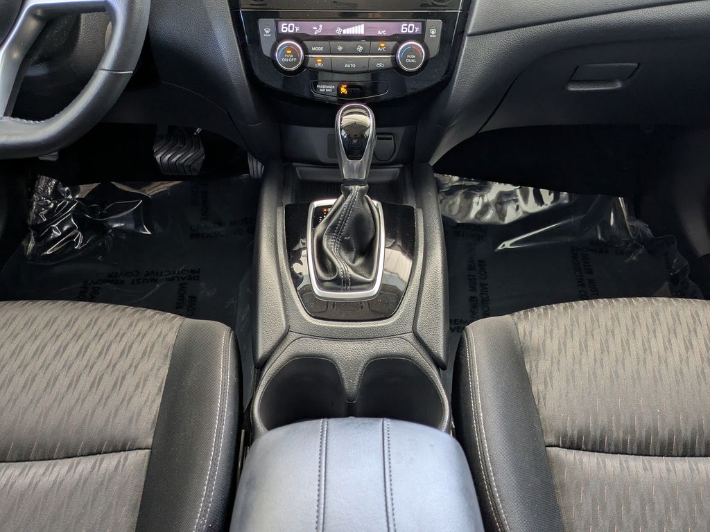 Thumbnail: 2018 Nissan Rogue - 15