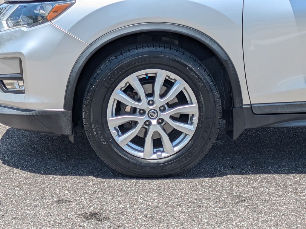 Thumbnail: 2018 Nissan Rogue - 8