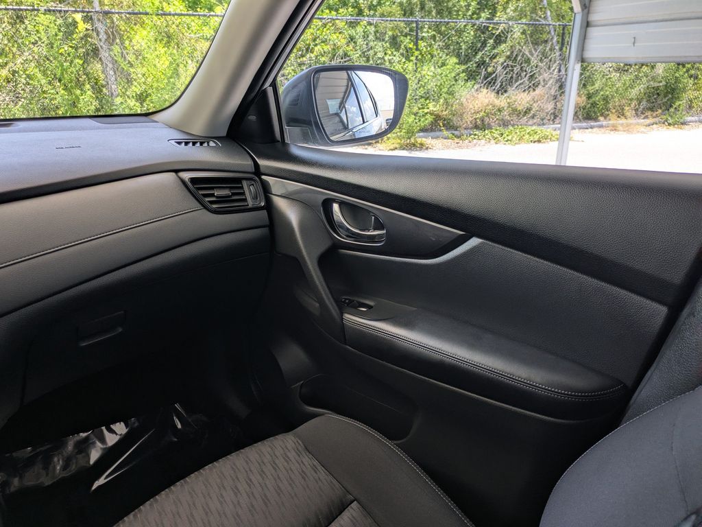Thumbnail: 2018 Nissan Rogue - 25