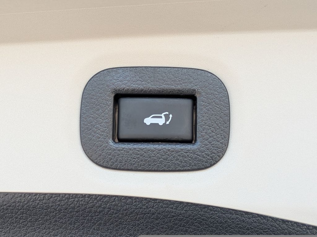 Thumbnail: 2018 Nissan Rogue - 23