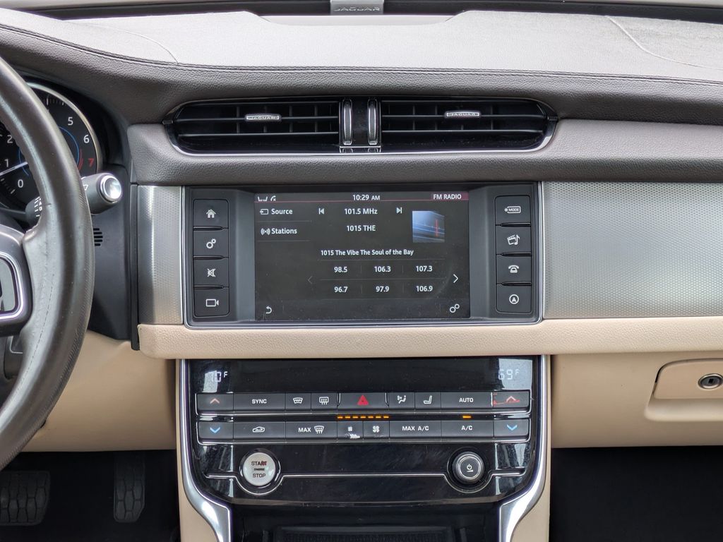 Thumbnail: 2017 Jaguar XF - 14