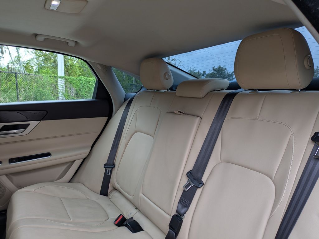 Thumbnail: 2017 Jaguar XF - 13