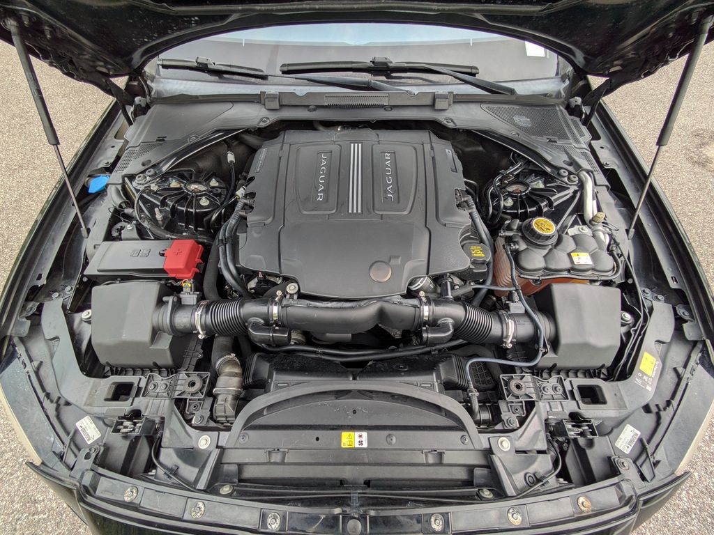 Thumbnail: 2017 Jaguar XF - 9