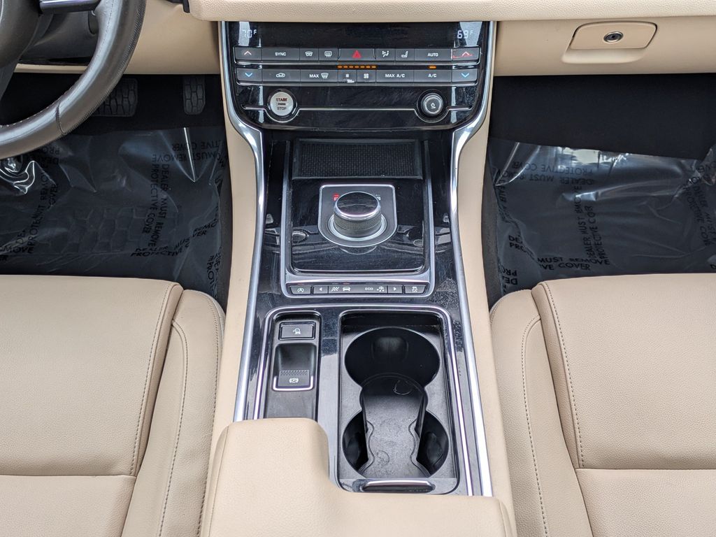 Thumbnail: 2017 Jaguar XF - 15