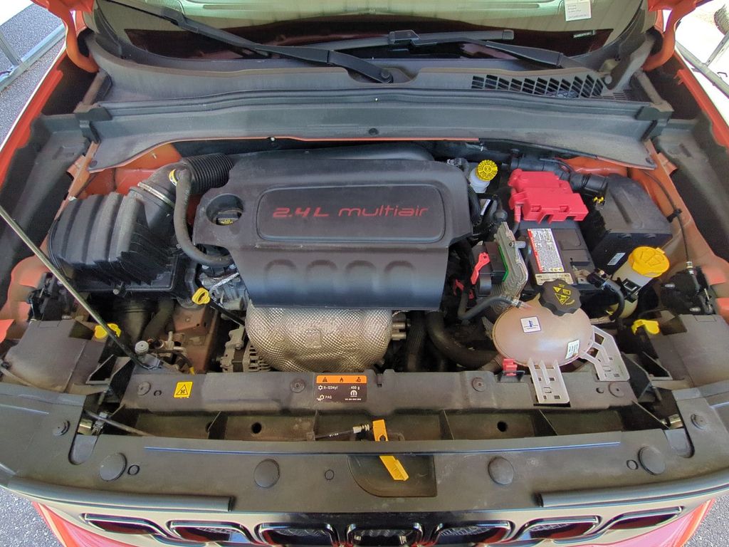Thumbnail: 2019 Jeep Renegade - 9