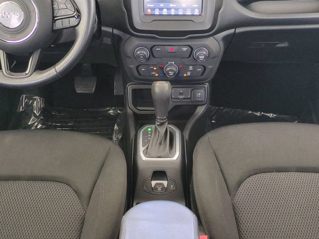 Thumbnail: 2019 Jeep Renegade - 15