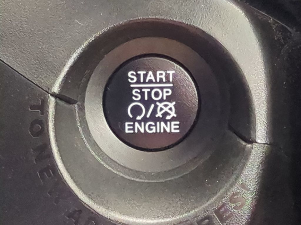 Thumbnail: 2019 Jeep Renegade - 29
