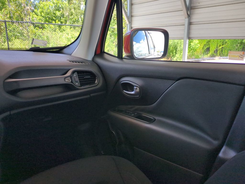 Thumbnail: 2019 Jeep Renegade - 21