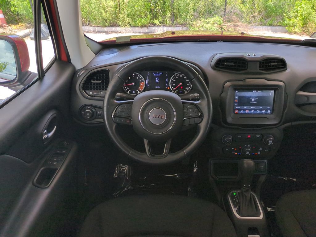 Thumbnail: 2019 Jeep Renegade - 10