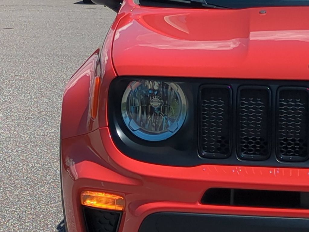 Thumbnail: 2019 Jeep Renegade - 19