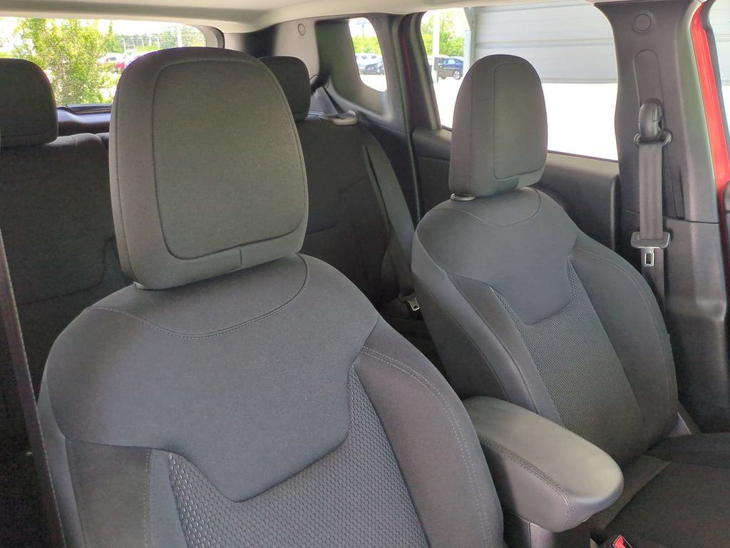 Thumbnail: 2019 Jeep Renegade - 11
