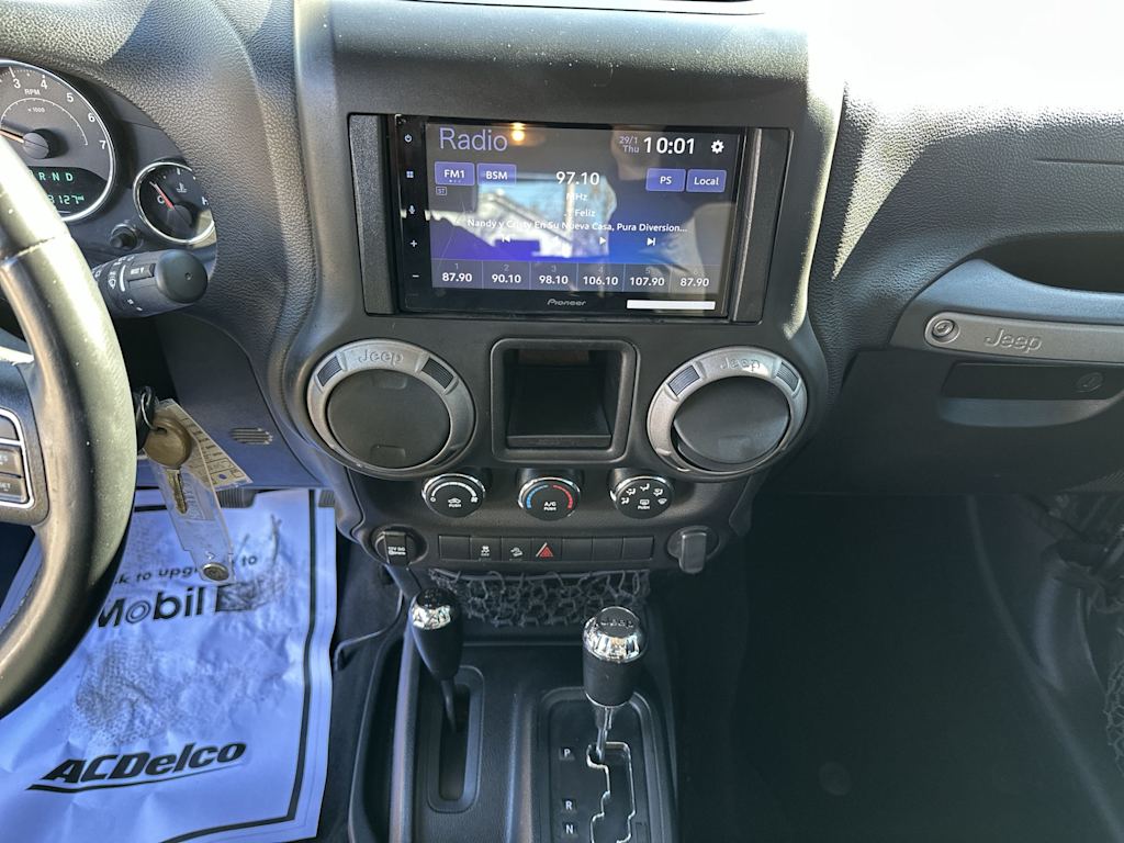 Thumbnail: 2017 Jeep Wrangler - 13