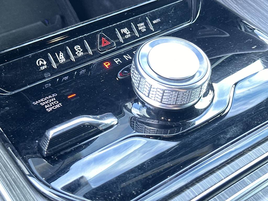 Thumbnail: 2023 Jeep Wagoneer - 26