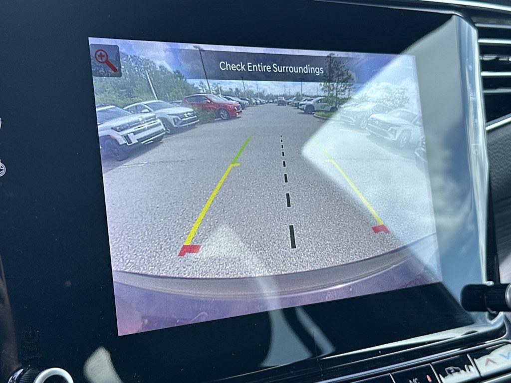 Thumbnail: 2023 Jeep Wagoneer - 14