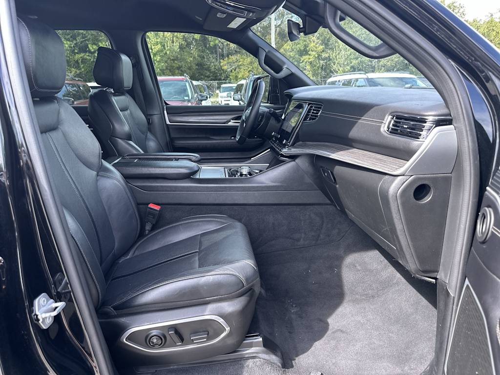 Thumbnail: 2023 Jeep Wagoneer - 24