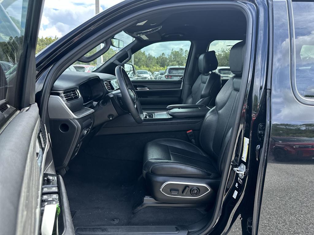 Thumbnail: 2023 Jeep Wagoneer - 11