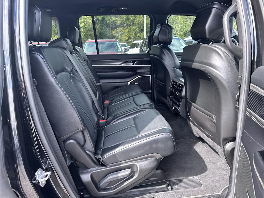 Thumbnail: 2023 Jeep Wagoneer - 23