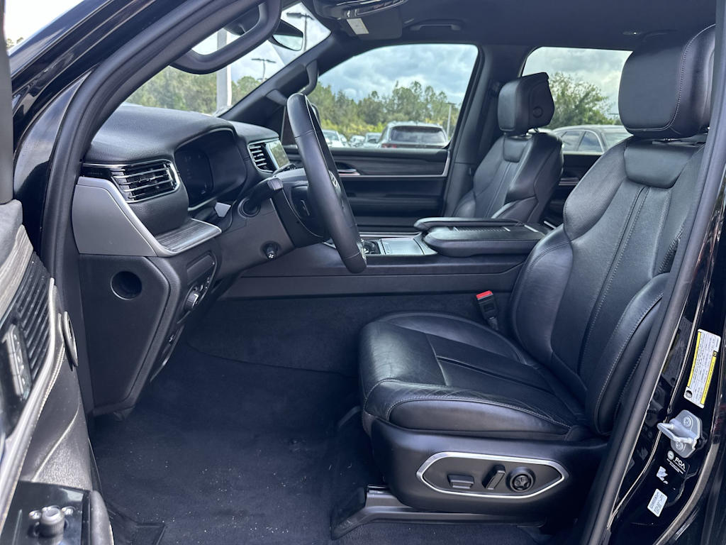 Thumbnail: 2023 Jeep Wagoneer - 12