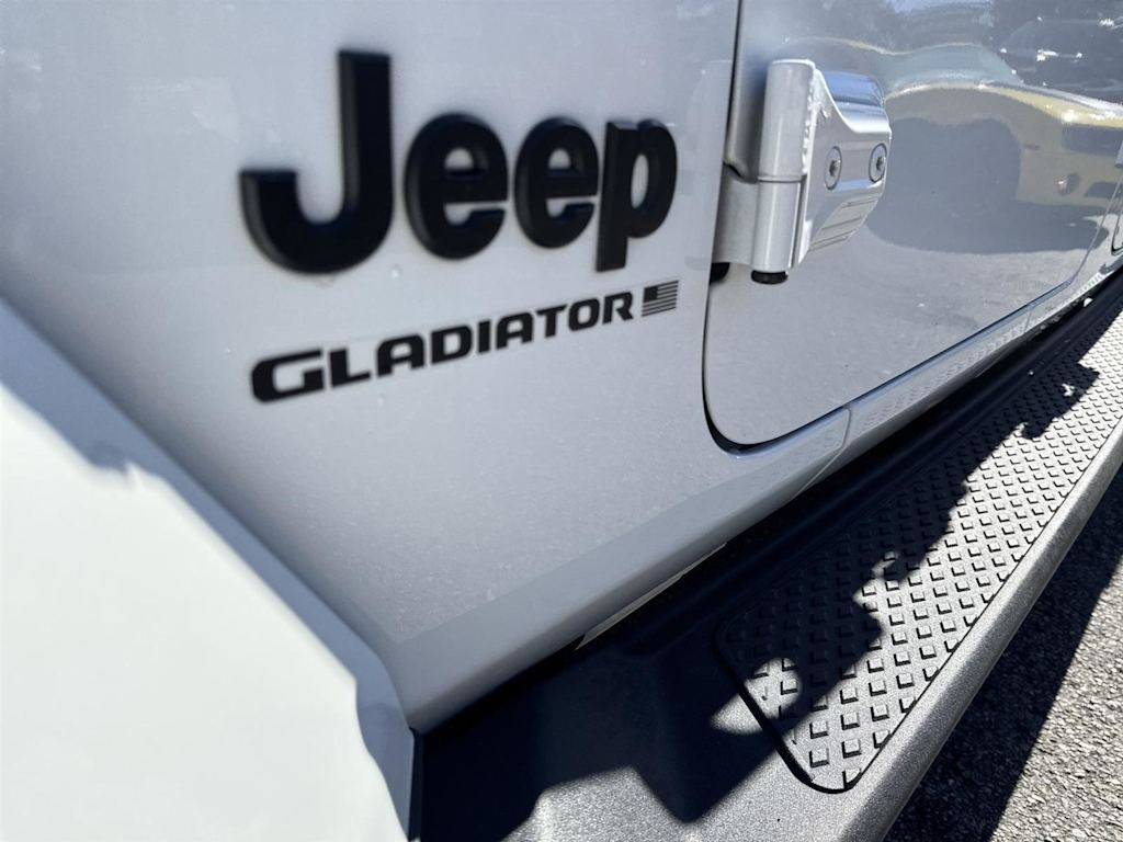 2023 Jeep Gladiator Overland 25