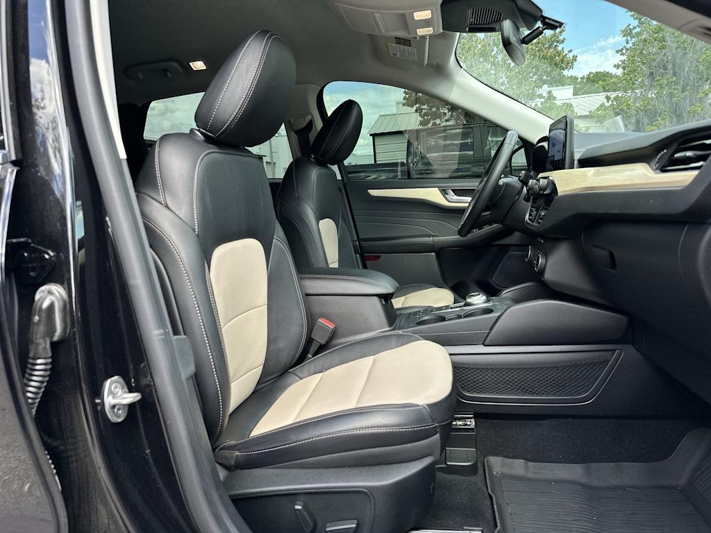 Thumbnail: 2022 Ford Escape - 25