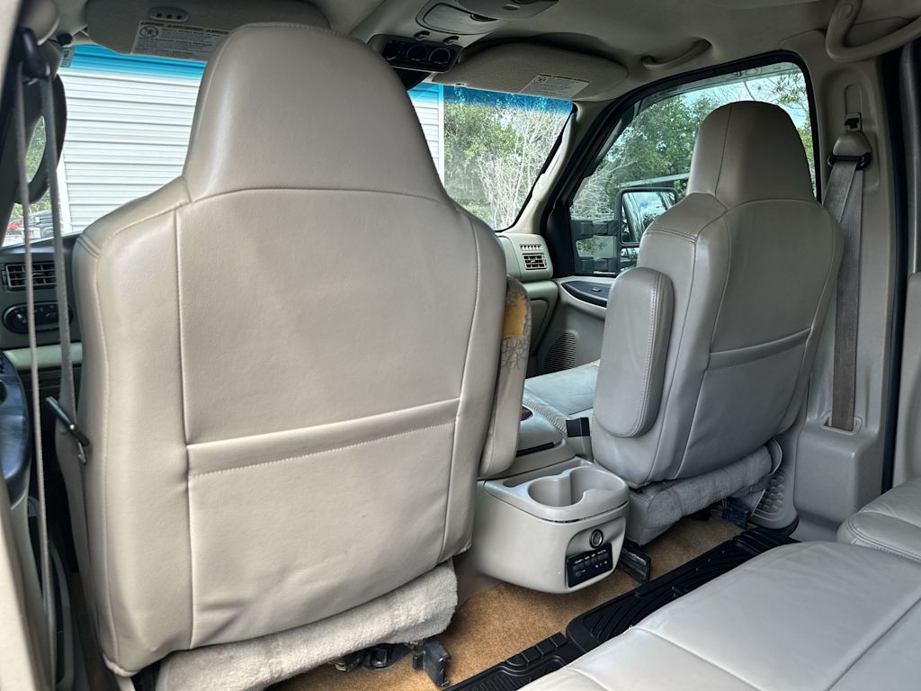 Thumbnail: 2005 Ford Excursion - 24