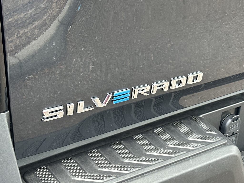 Thumbnail: 2026 Chevrolet Silverado EV - 21