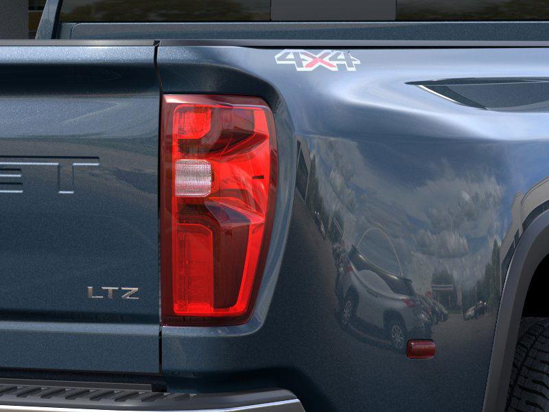 2025 Chevrolet Silverado 3500 LTZ 18