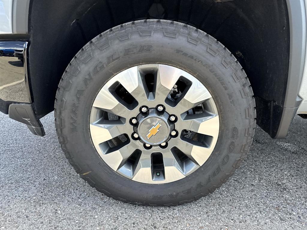 2025 Chevrolet Silverado 2500 Custom 8