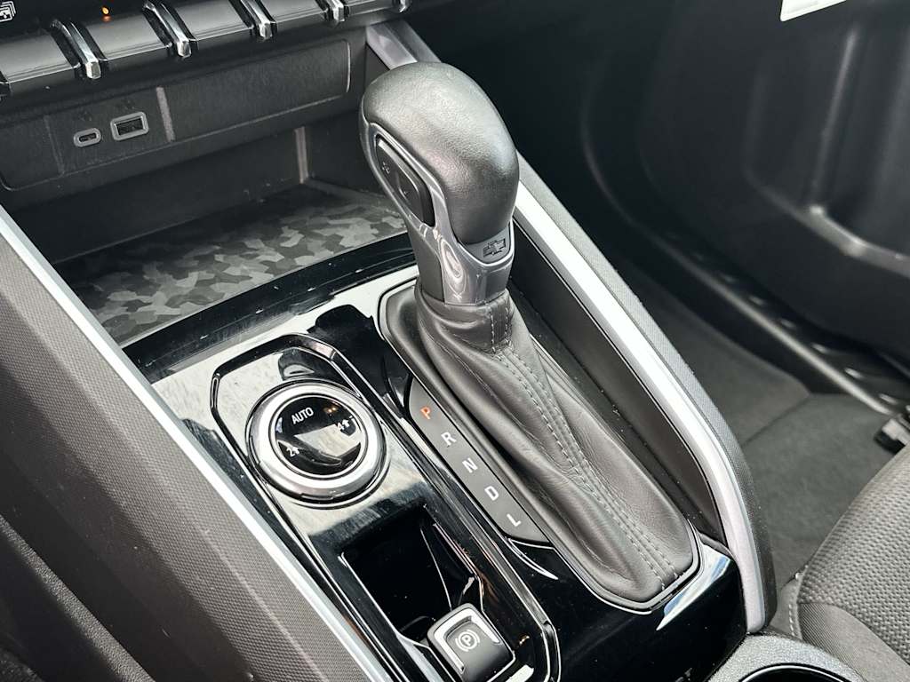 Thumbnail: 2023 Chevrolet Colorado - 14