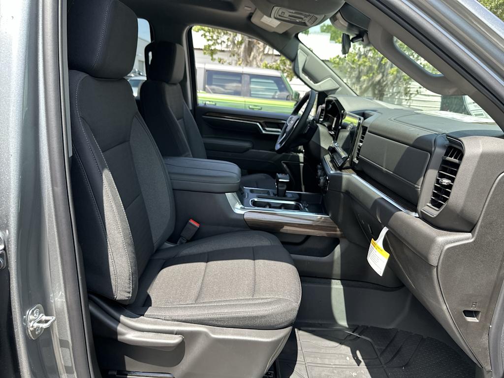 Thumbnail: 2026 Chevrolet Silverado 1500 - 26