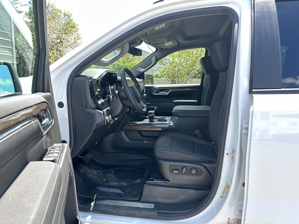 Thumbnail: 2026 Chevrolet Silverado 1500 - 9